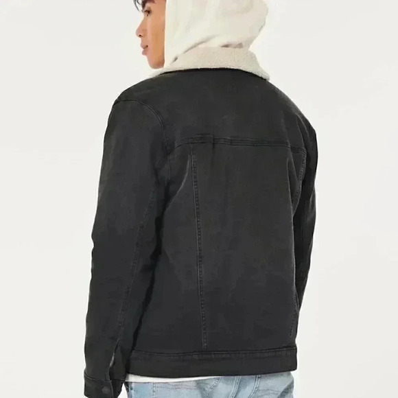 Hollister FAUX SHEARLING-LINED DENIM TRUCKER JACKET - Picture 3 of 6